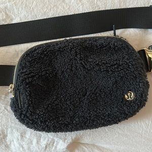 Lululemon Everywhere Belt Bag 1L Fleece